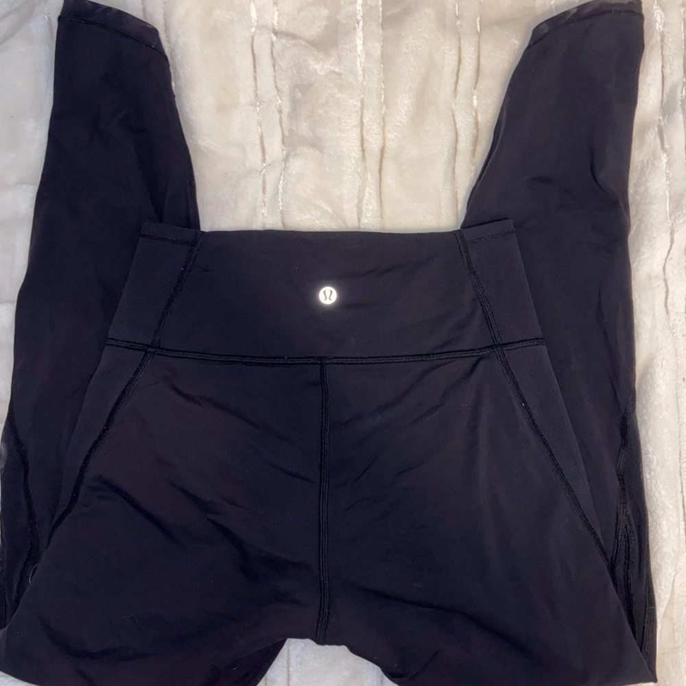 Lululemon black wunder leggings with side mesh